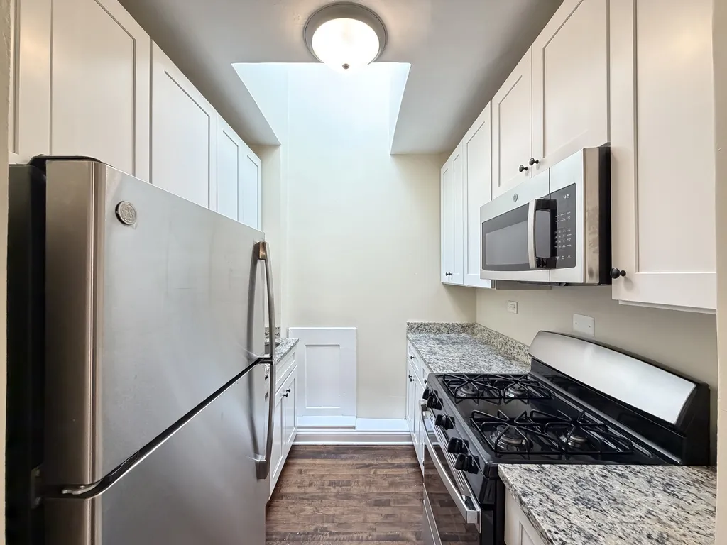 809 Elm St, Winnetka, 60093, USA 60093-unit#2-Chicago-IL