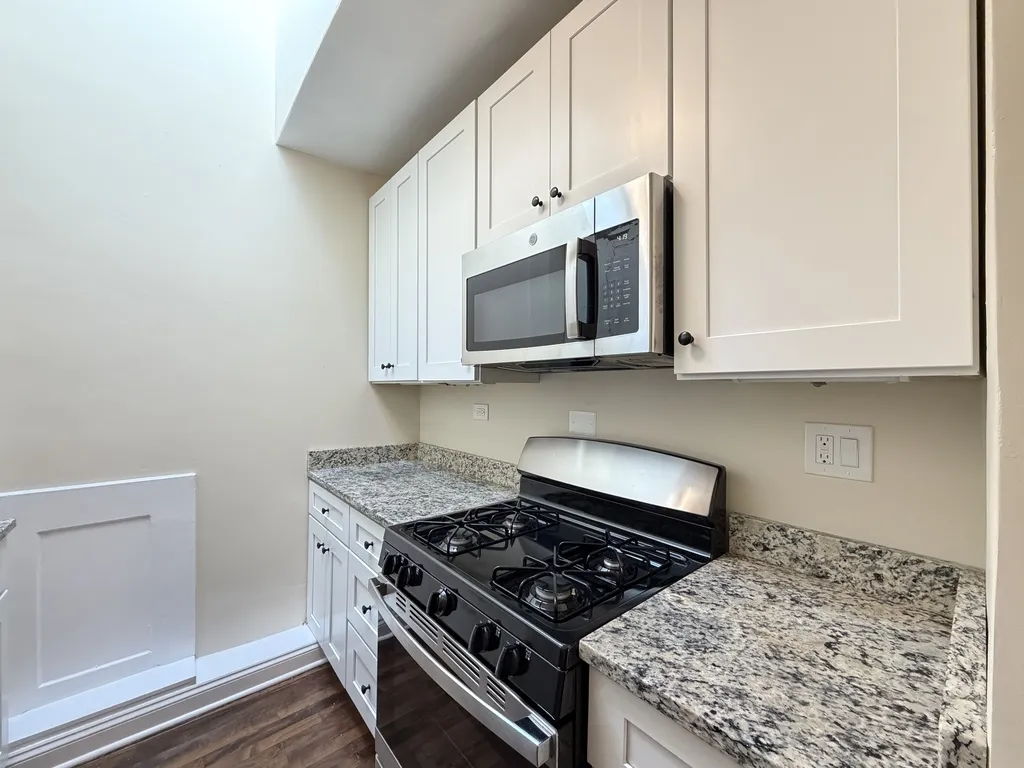 809 Elm St, Winnetka, 60093, USA 60093-unit#2-Chicago-IL