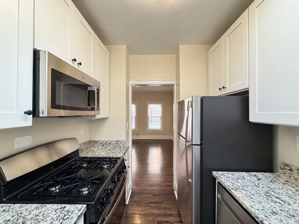 809 Elm St, Winnetka, 60093, USA 60093-unit#2-Chicago-IL