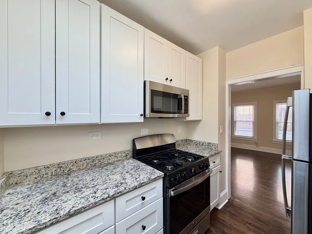 809 Elm St, Winnetka, 60093, USA 60093-unit#2-Chicago-IL