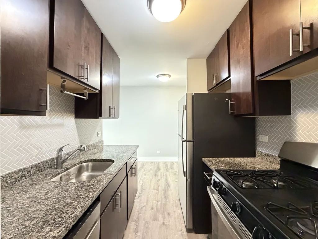 530 W Surf St, ,  60657, USA 60657-unit#417-Chicago-IL