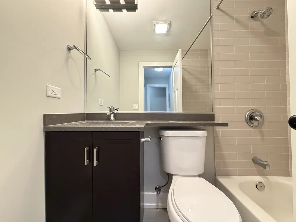 530 W Surf St, ,  60657, USA 60657-unit#417-Chicago-IL