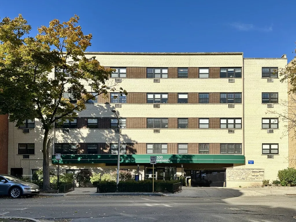 530 W Surf St, , 60657, USA 60657-unit#517-Chicago-IL