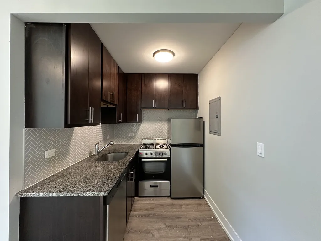 530 W Surf St, ,  60657, USA 60657-unit#517-Chicago-IL