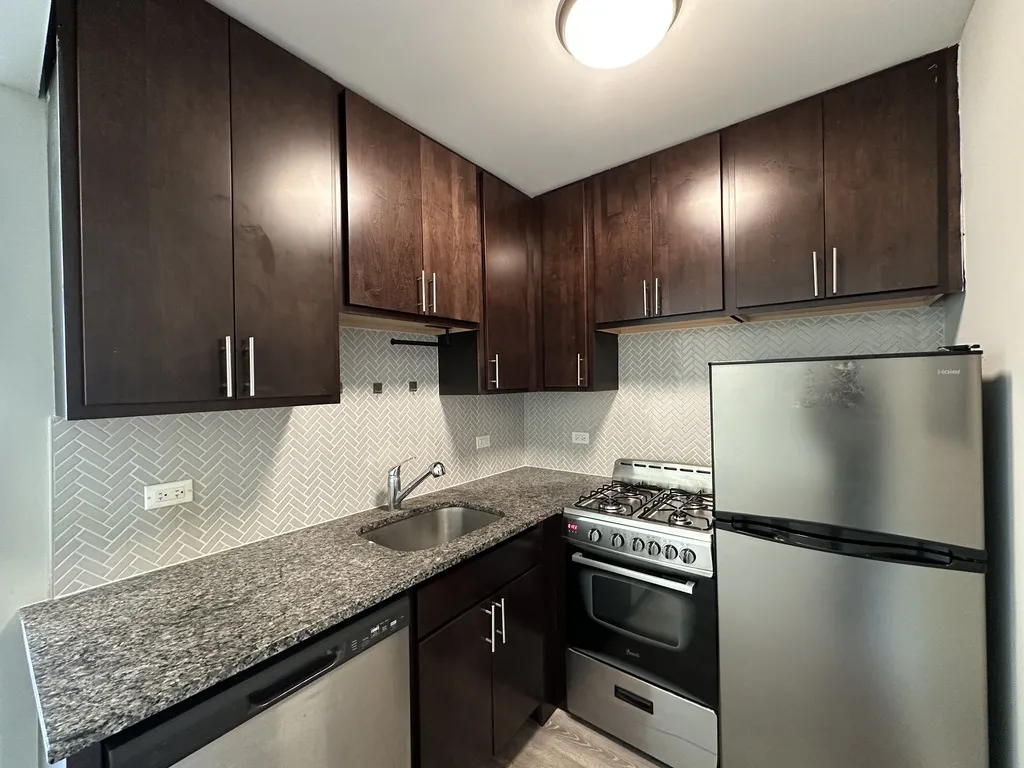 530 W Surf St, ,  60657, USA 60657-unit#517-Chicago-IL