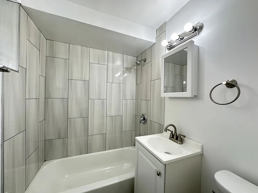 6725 N California Ave, , 60645, USA 60645-unit#GN-Chicago-IL