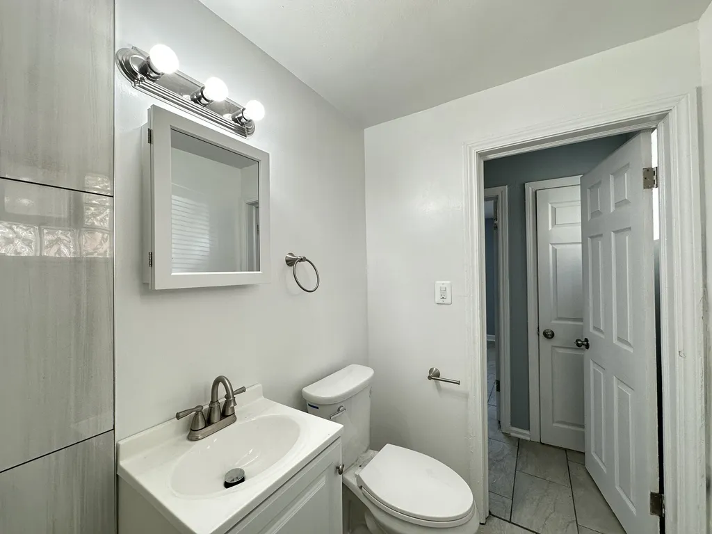 6725 N California Ave, , 60645, USA 60645-unit#GN-Chicago-IL