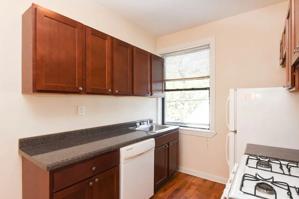 1319 Oak Ave, Evanston,  60201, USA 60201-unit#2C-Chicago-IL