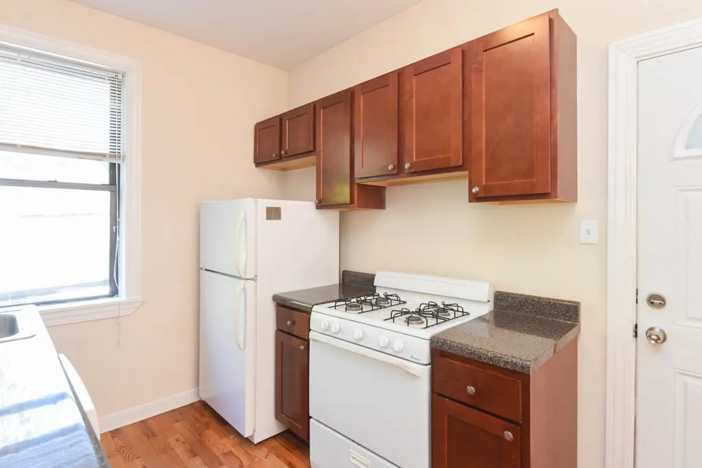 1319 Oak Ave, Evanston,  60201, USA 60201-unit#2C-Chicago-IL