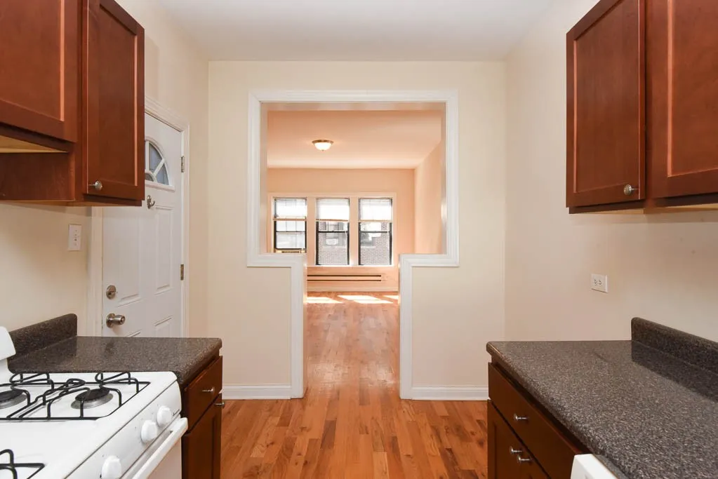 1319 Oak Ave, Evanston,  60201, USA 60201-unit#2C-Chicago-IL