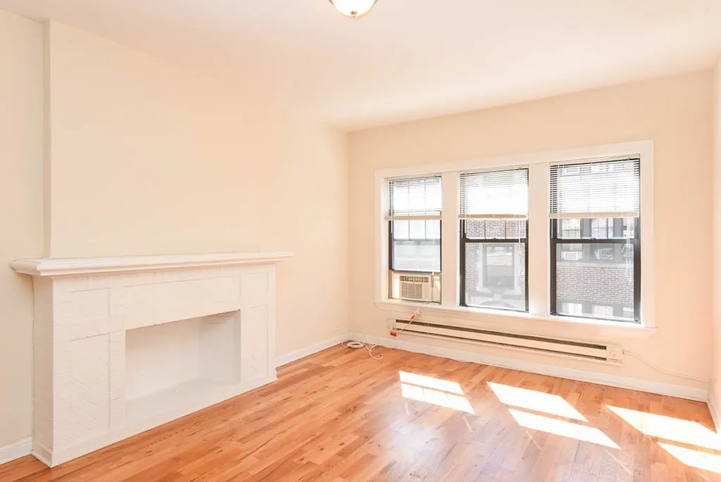 1319 Oak Ave, Evanston,  60201, USA 60201-unit#2C-Chicago-IL