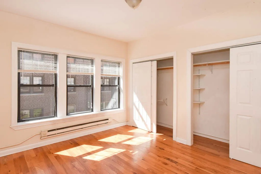 1319 Oak Ave, Evanston,  60201, USA 60201-unit#2C-Chicago-IL