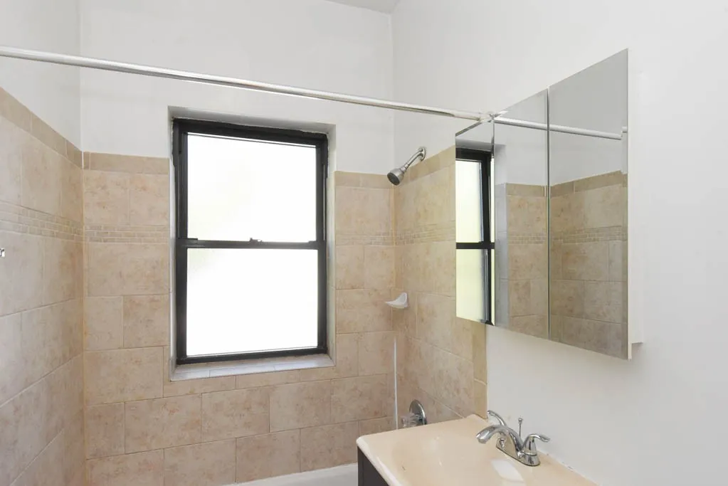 1319 Oak Ave, Evanston,  60201, USA 60201-unit#2C-Chicago-IL