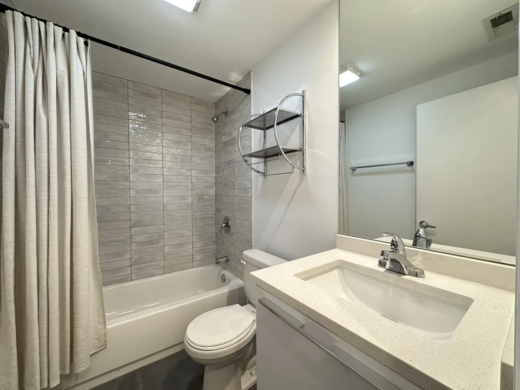 940 W Winona St, ,  60640, USA 60640-unit#309-Chicago-IL
