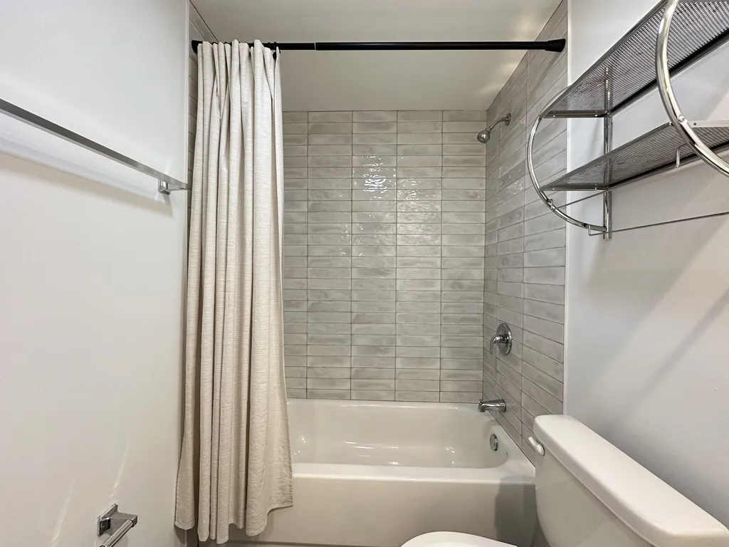 940 W Winona St, ,  60640, USA 60640-unit#309-Chicago-IL