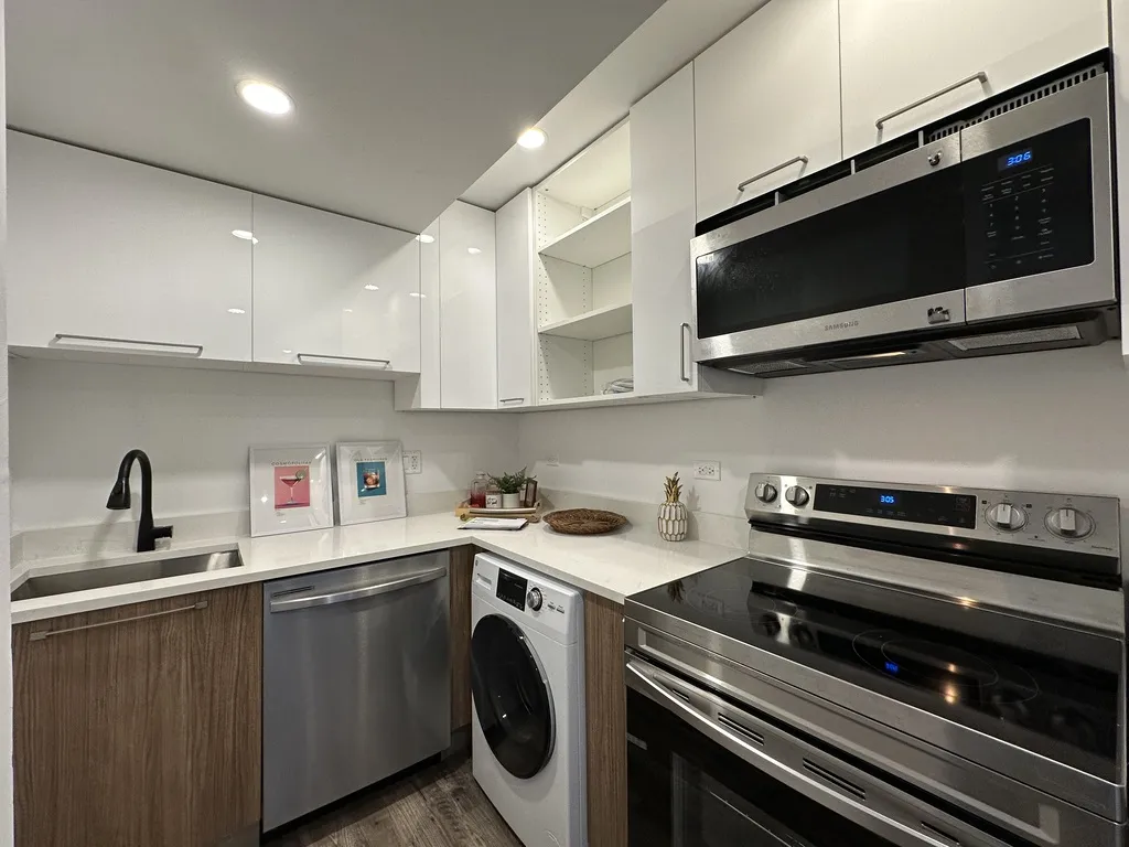 941 W Carmen Ave, ,  60640, USA 60640-unit#002-Chicago-IL