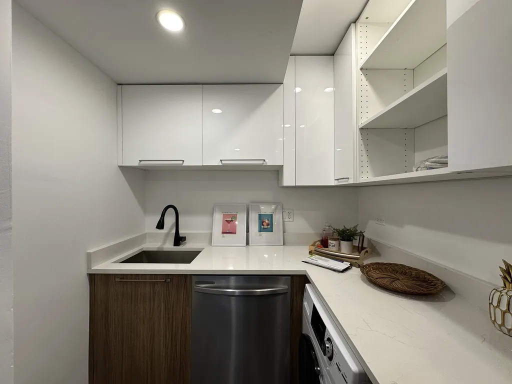 941 W Carmen Ave, ,  60640, USA 60640-unit#002-Chicago-IL