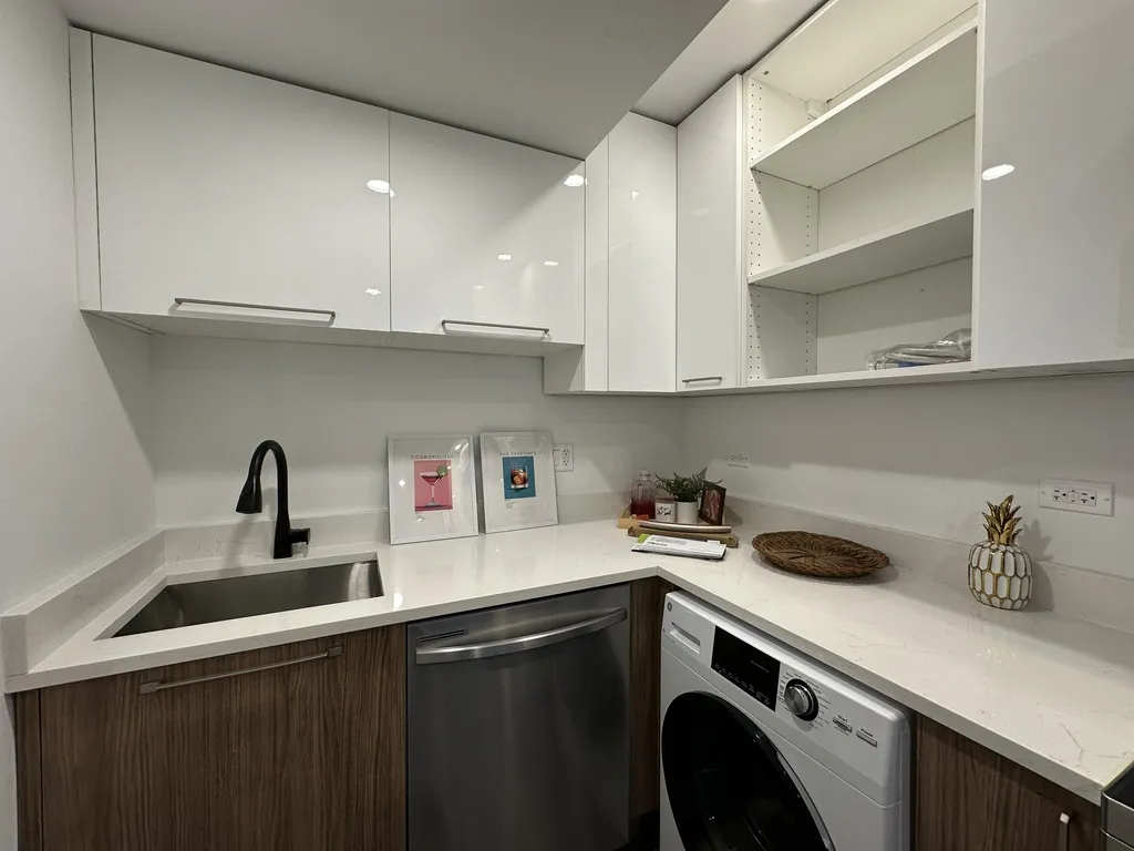 941 W Carmen Ave, ,  60640, USA 60640-unit#002-Chicago-IL