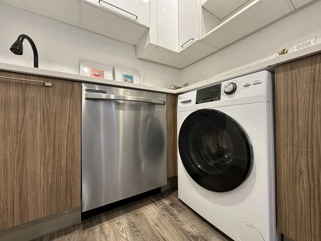 941 W Carmen Ave, ,  60640, USA 60640-unit#002-Chicago-IL