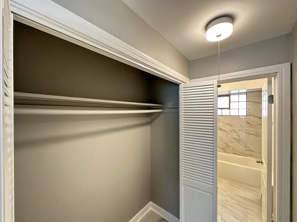 6733 N California Ave, ,  60645, USA 60645-unit#GW-Chicago-IL