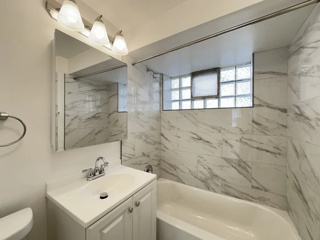 6733 N California Ave, ,  60645, USA 60645-unit#GW-Chicago-IL