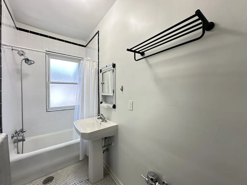 1367 E 53rd St, ,  60615, USA 60615-unit#212-Chicago-IL
