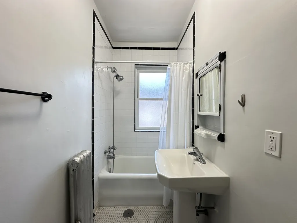 1367 E 53rd St, ,  60615, USA 60615-unit#212-Chicago-IL