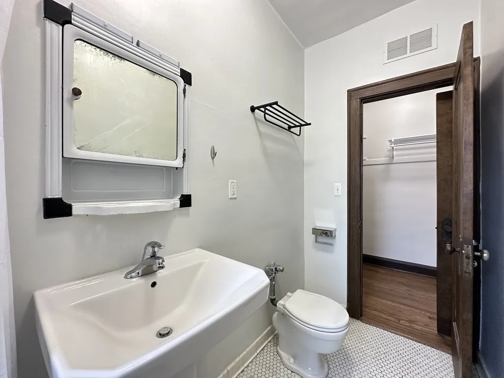 1367 E 53rd St, ,  60615, USA 60615-unit#212-Chicago-IL