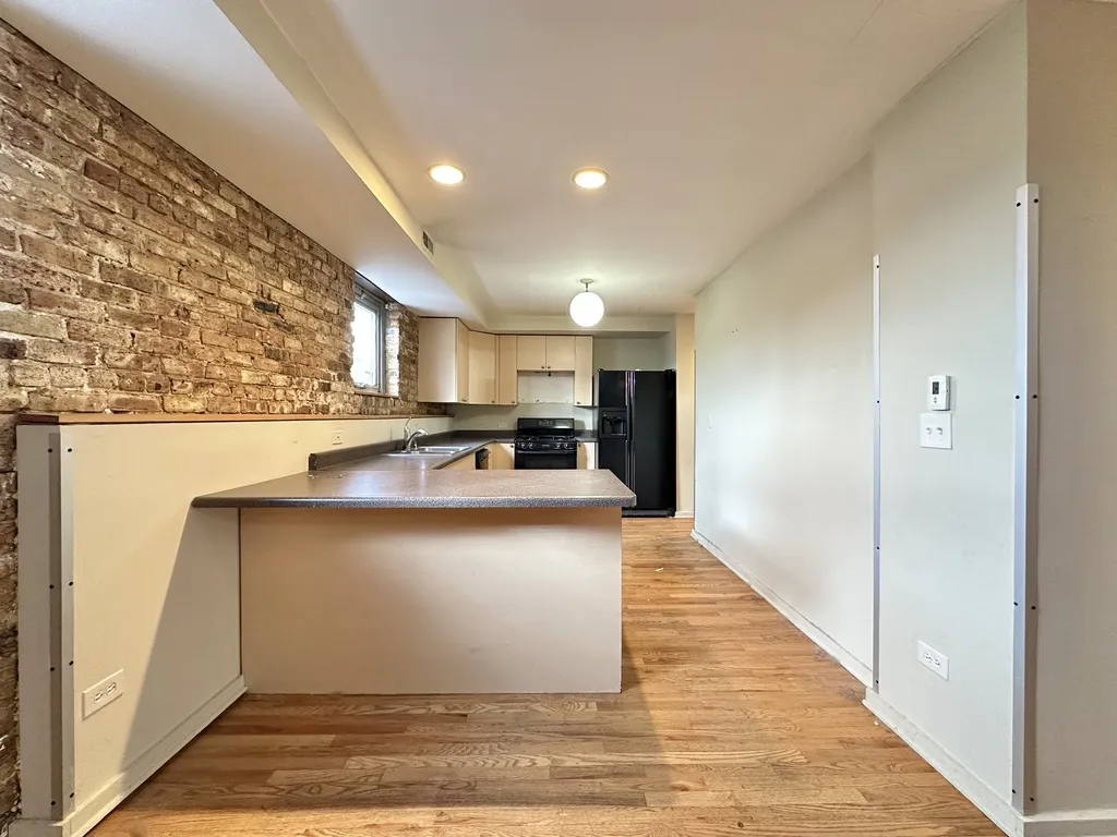 933 W Irving Park Rd, ,  60613, USA 60613-unit#C-Chicago-IL