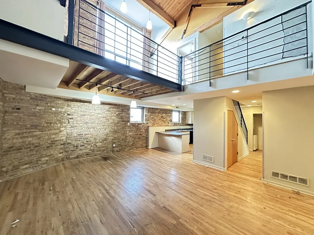 933 W Irving Park Rd, ,  60613, USA 60613-unit#C-Chicago-IL