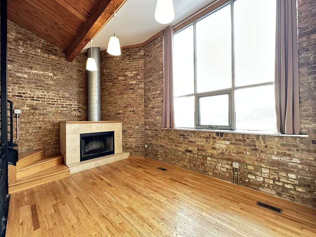 933 W Irving Park Rd, ,  60613, USA 60613-unit#C-Chicago-IL