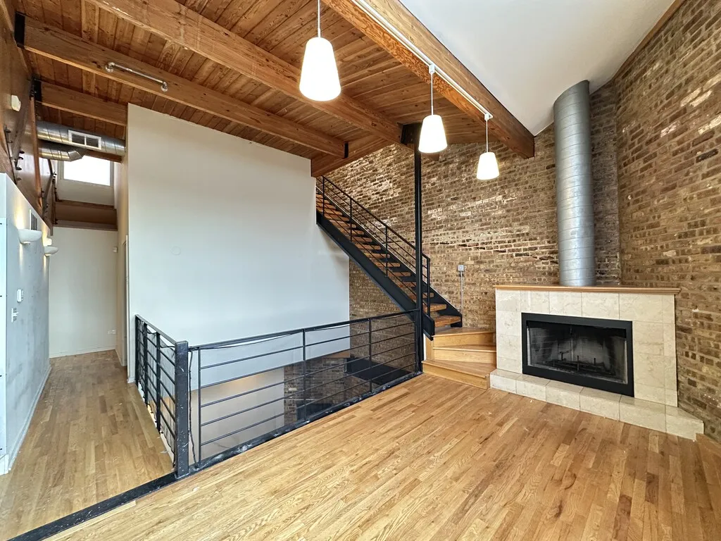 933 W Irving Park Rd, ,  60613, USA 60613-unit#C-Chicago-IL