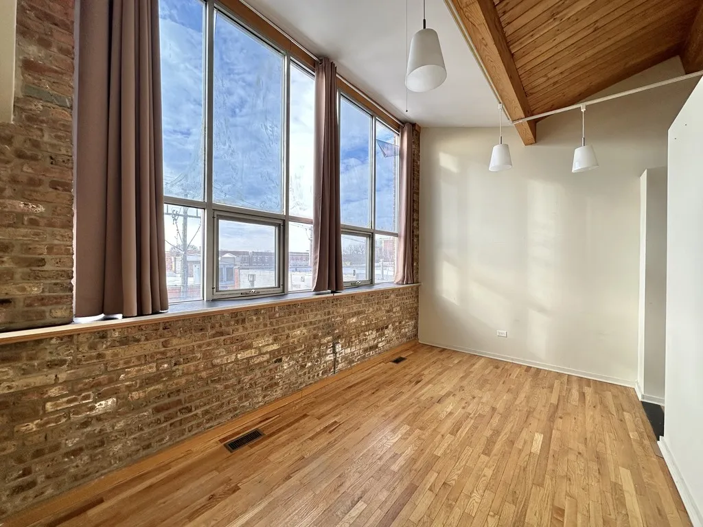 933 W Irving Park Rd, ,  60613, USA 60613-unit#C-Chicago-IL