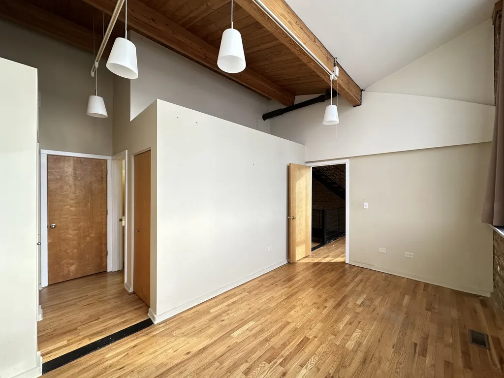 933 W Irving Park Rd, ,  60613, USA 60613-unit#C-Chicago-IL