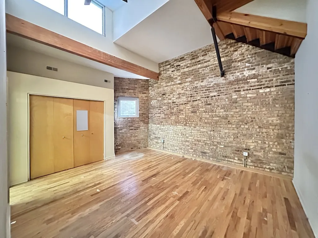 933 W Irving Park Rd, ,  60613, USA 60613-unit#C-Chicago-IL