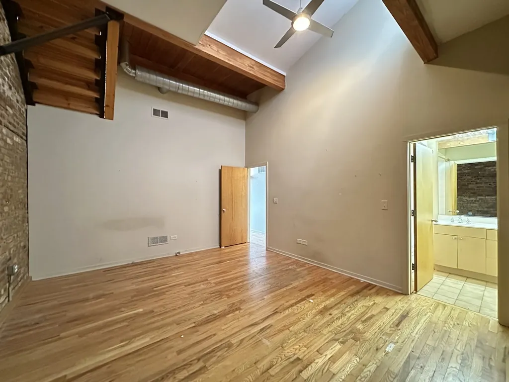 933 W Irving Park Rd, ,  60613, USA 60613-unit#C-Chicago-IL