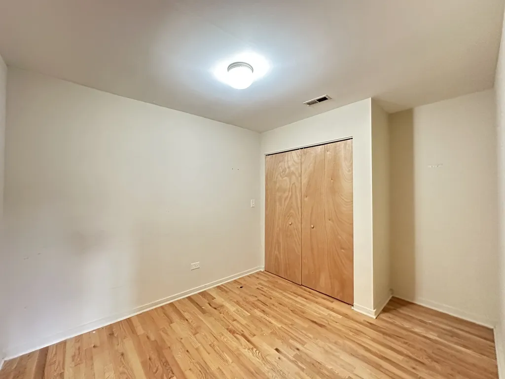 933 W Irving Park Rd, ,  60613, USA 60613-unit#C-Chicago-IL