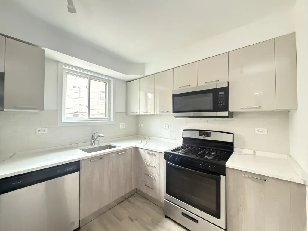 7621 N Sheridan Rd, ,  60626, USA 60626-unit#2H-Chicago-IL