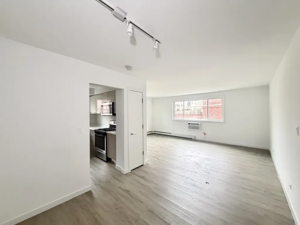 7621 N Sheridan Rd, ,  60626, USA 60626-unit#2H-Chicago-IL