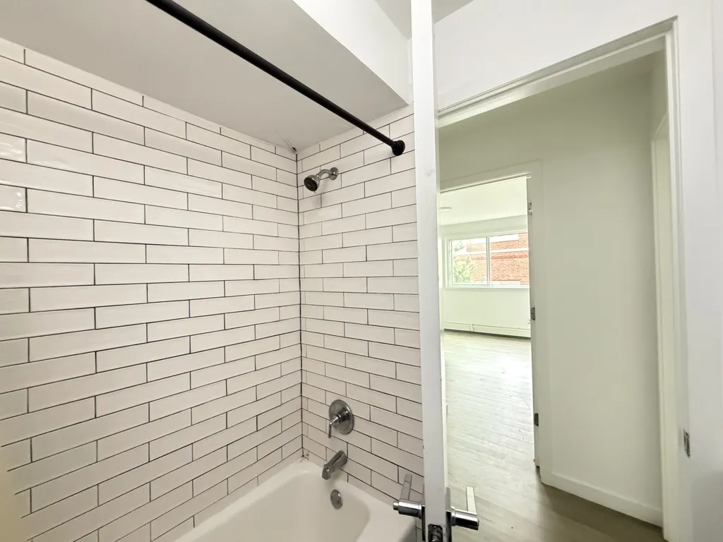7621 N Sheridan Rd, ,  60626, USA 60626-unit#2H-Chicago-IL