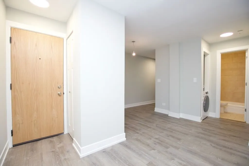 445 W Barry Ave, , 60657, USA 60657-unit#411-Chicago-IL