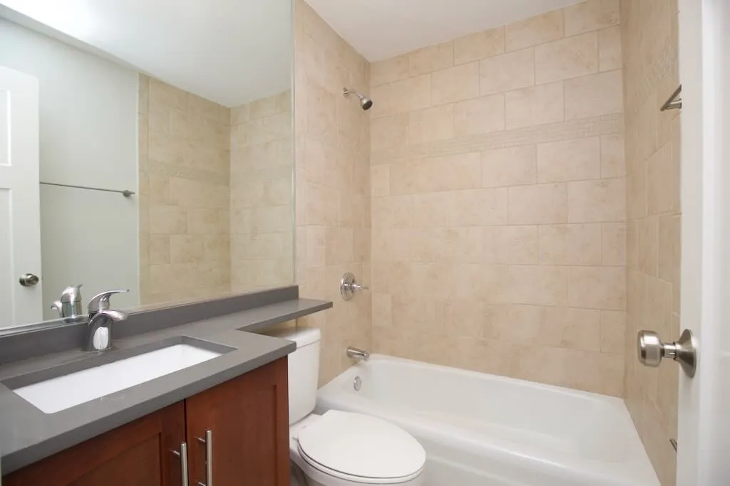 445 W Barry Ave, , 60657, USA 60657-unit#411-Chicago-IL