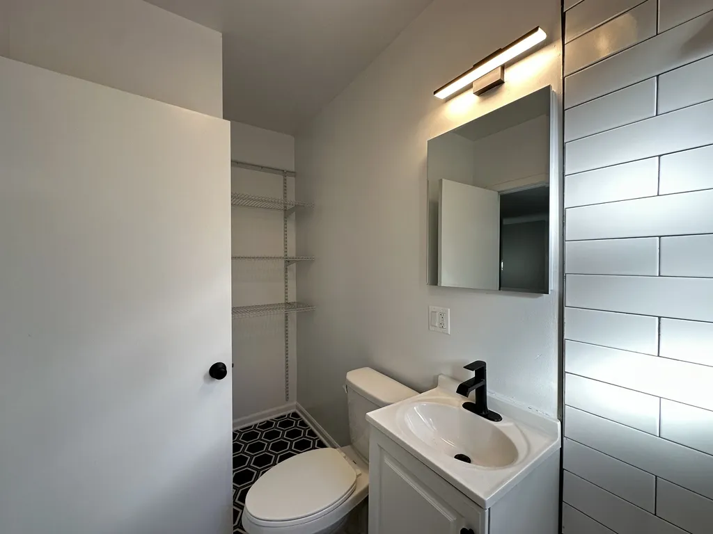 910 W Dakin St, ,  60613, USA 60613-unit#101-Chicago-IL