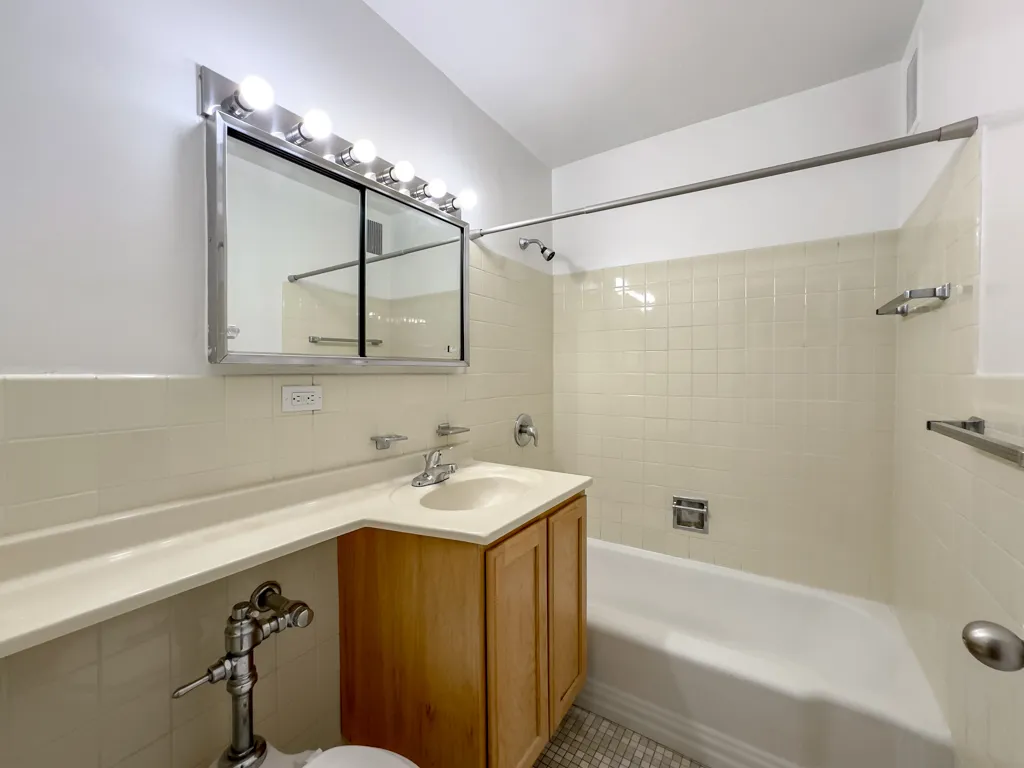 5650 N Sheridan Rd, , 60660, USA 60660-unit#18F-Chicago-IL