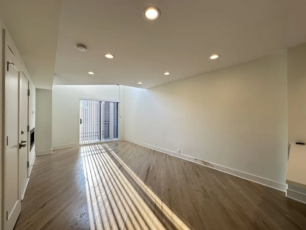 944 W Grace St, ,  60613, USA 60613-unit#G202-Chicago-IL