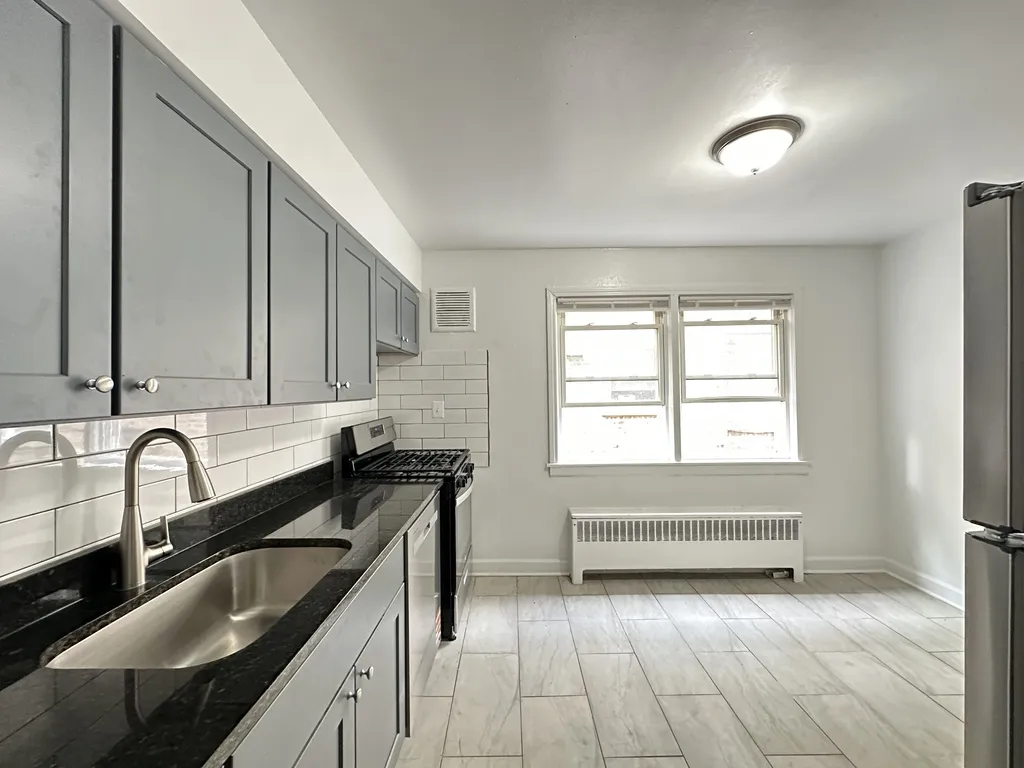 6719 N California Ave, ,  60645, USA 60645-unit#1W-Chicago-IL