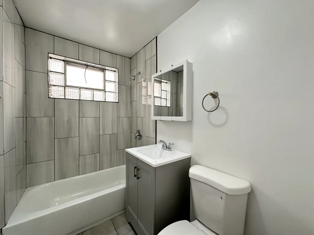 6719 N California Ave, ,  60645, USA 60645-unit#1W-Chicago-IL