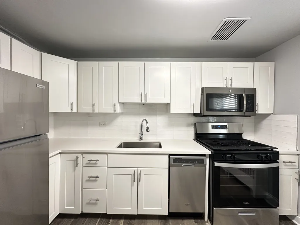 6711 N California Ave, , 60645, USA 60645-unit#GW-Chicago-IL