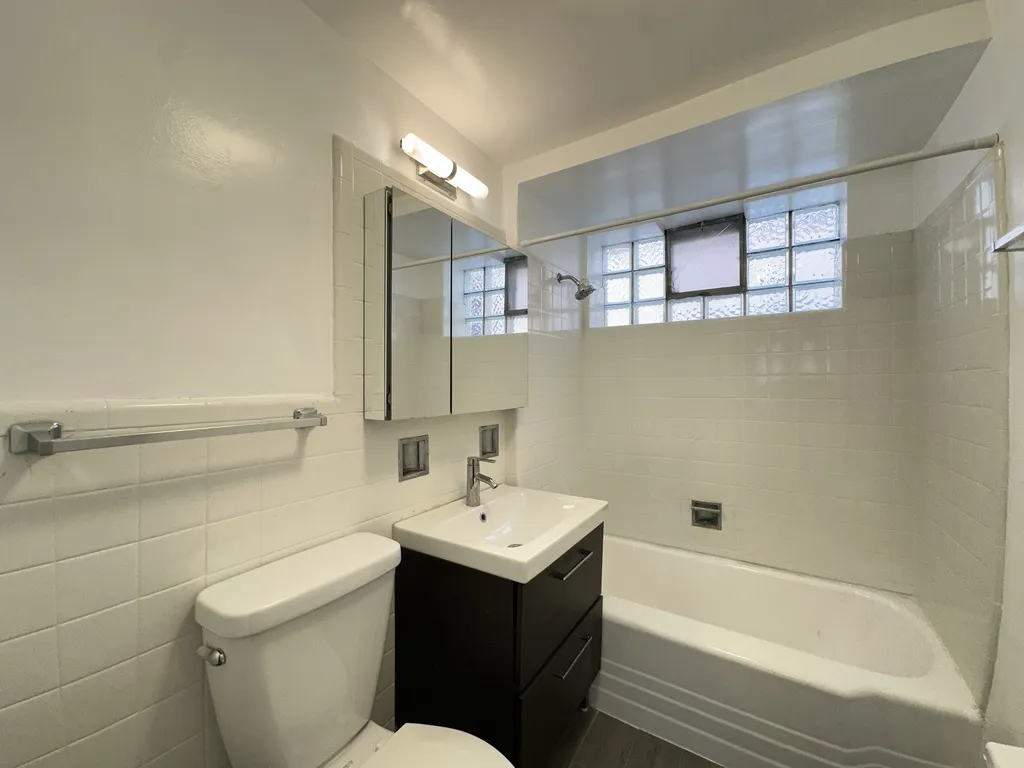 6711 N California Ave, , 60645, USA 60645-unit#GW-Chicago-IL