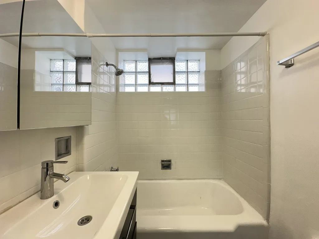 6711 N California Ave, , 60645, USA 60645-unit#GW-Chicago-IL